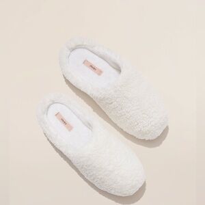 NWT Eberjey Women’s Sherpa Slippers in Ivory in size Small